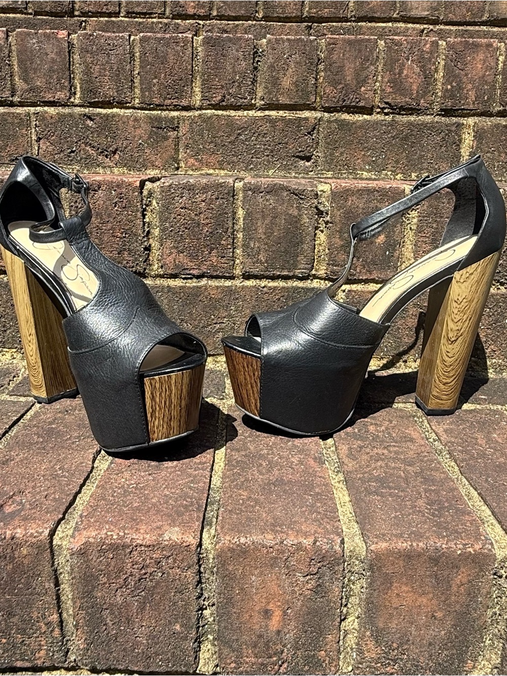 Jessica Simpson Black Leather T-Strap Platform Sandals - Picture 6 of 6
